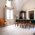 Casa A Corte, *
